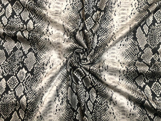 Black & White Snake Print Poly Dobby Georgette — Airy Drape, Soft Matte Texture | 56″ Wide | 100% Polyester | By the Yard (PDBPR02)