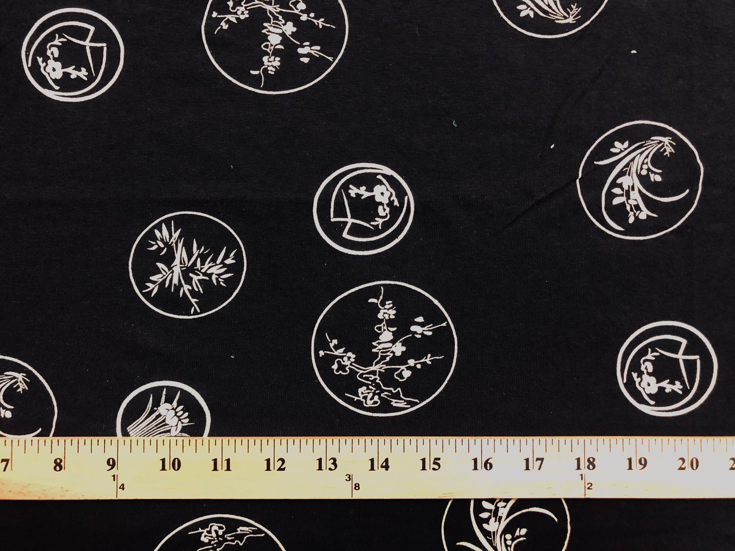 Black & White Medallion Cotton – 100% Cotton Print | Non-stretch, 60″ Wide – Sold by the Yard (CTJPR02)