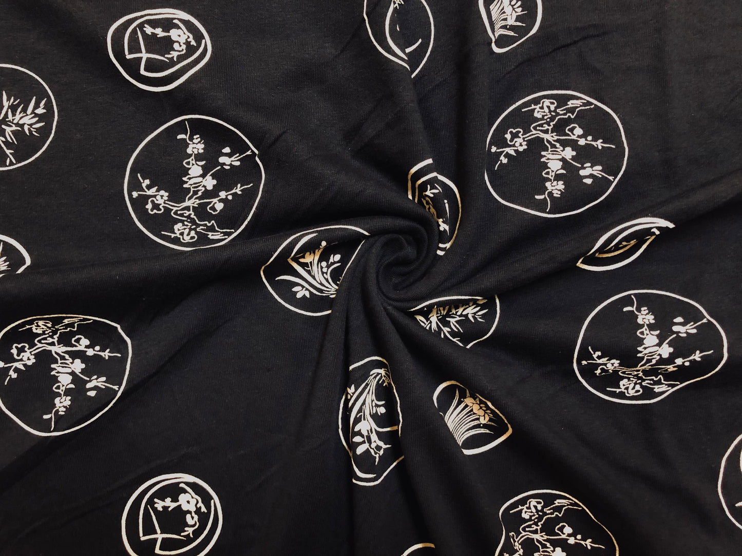 Black & White Medallion Cotton – 100% Cotton Print | Non-stretch, 60″ Wide – Sold by the Yard (CTJPR02)